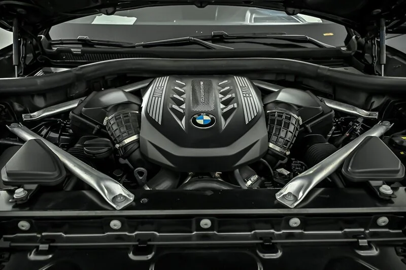 Used 2022  BMW M50i image 12