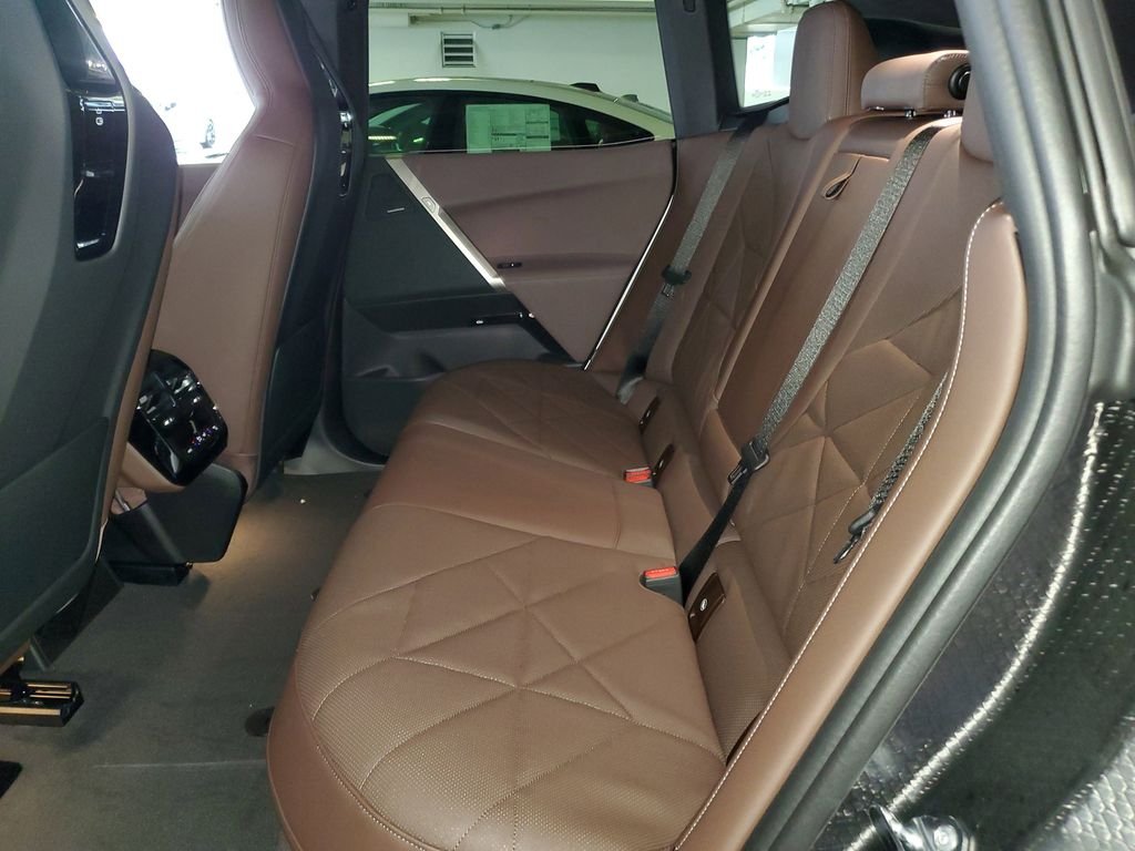 2026 BMW iX 60 - Photo 11