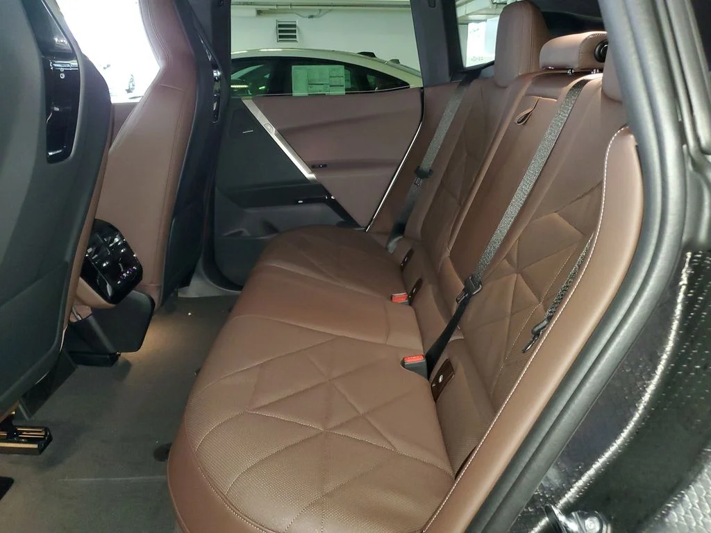 2026 BMW iX 60 - Photo 11