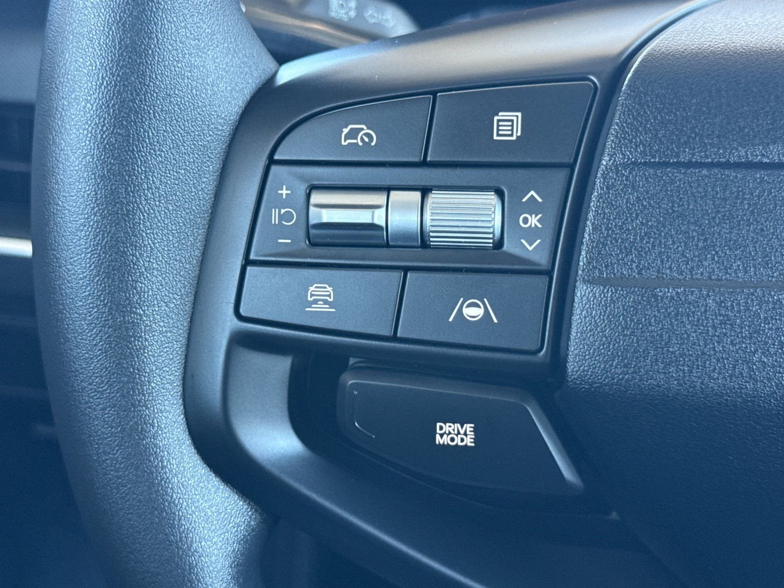 New 2026 Snow White Pearl Kia LXS image 25