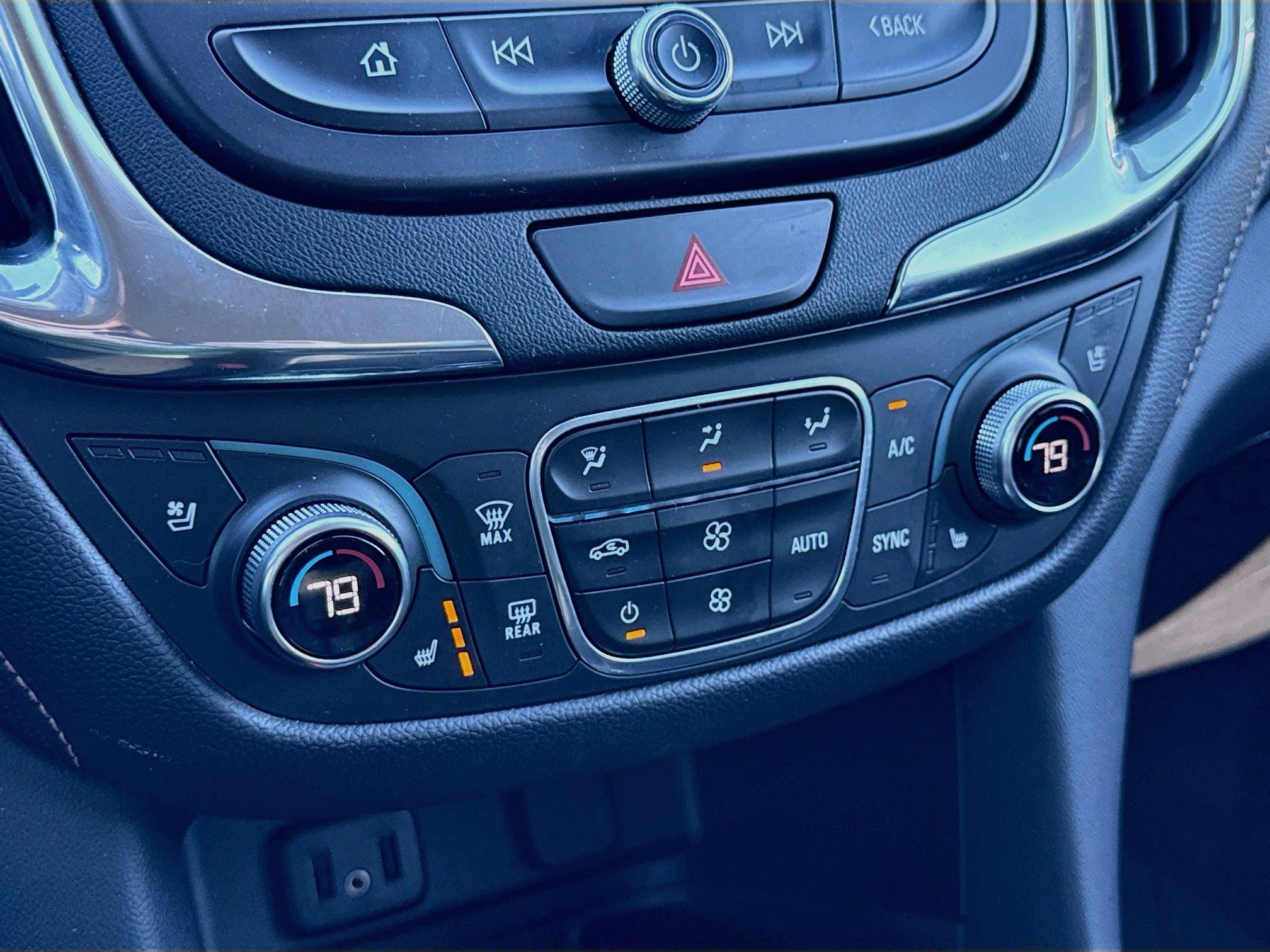 Used 2018 Silver Ice Metallic Chevrolet Premier image 25