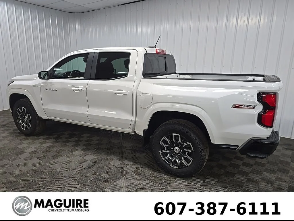 Used 2025 White Chevrolet Z71 image 4