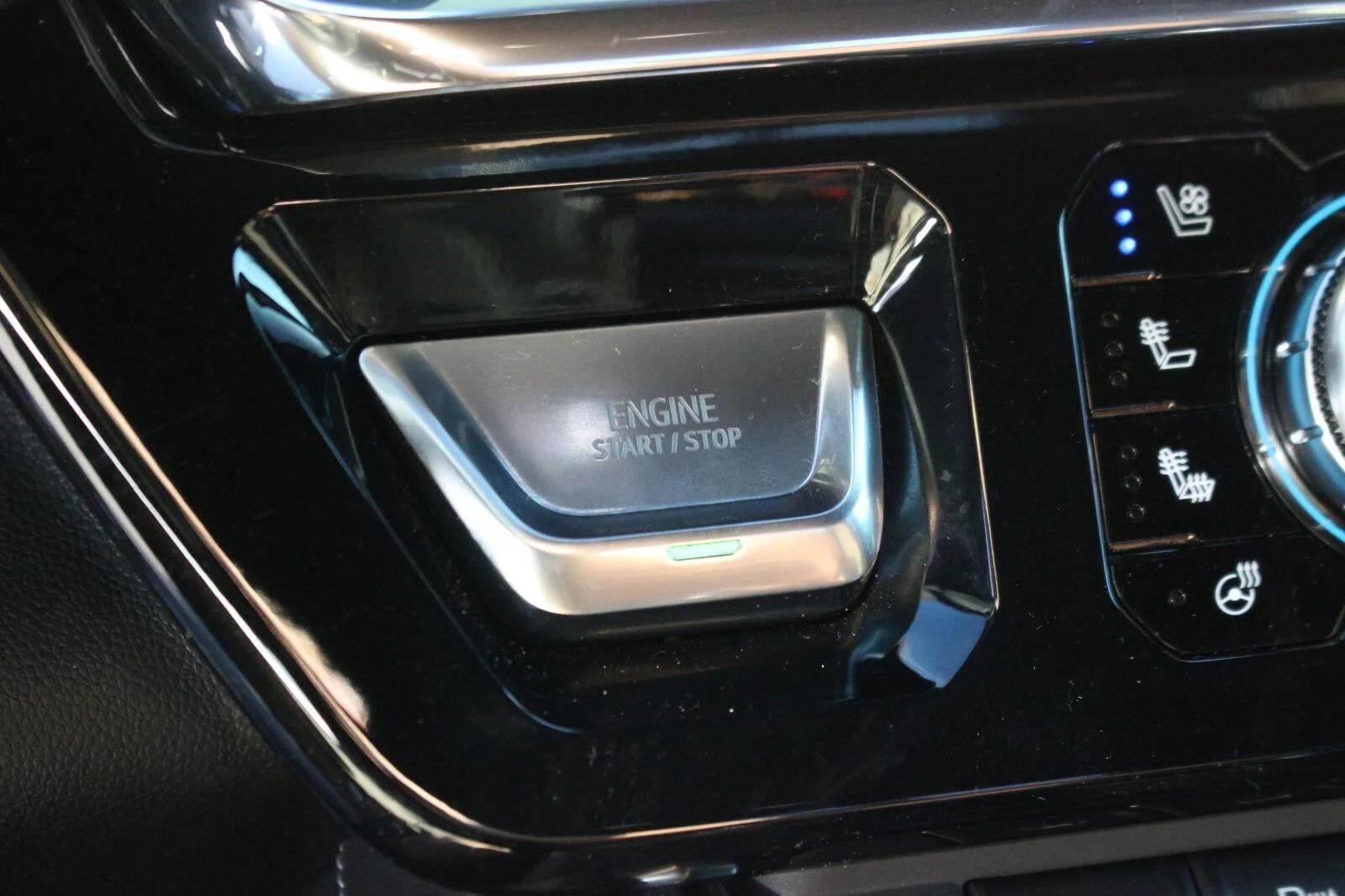 Used 2024 Onyx Black GMC Denali Ultimate image 29