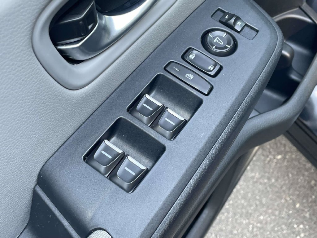 Used 2023  Honda LX image 16