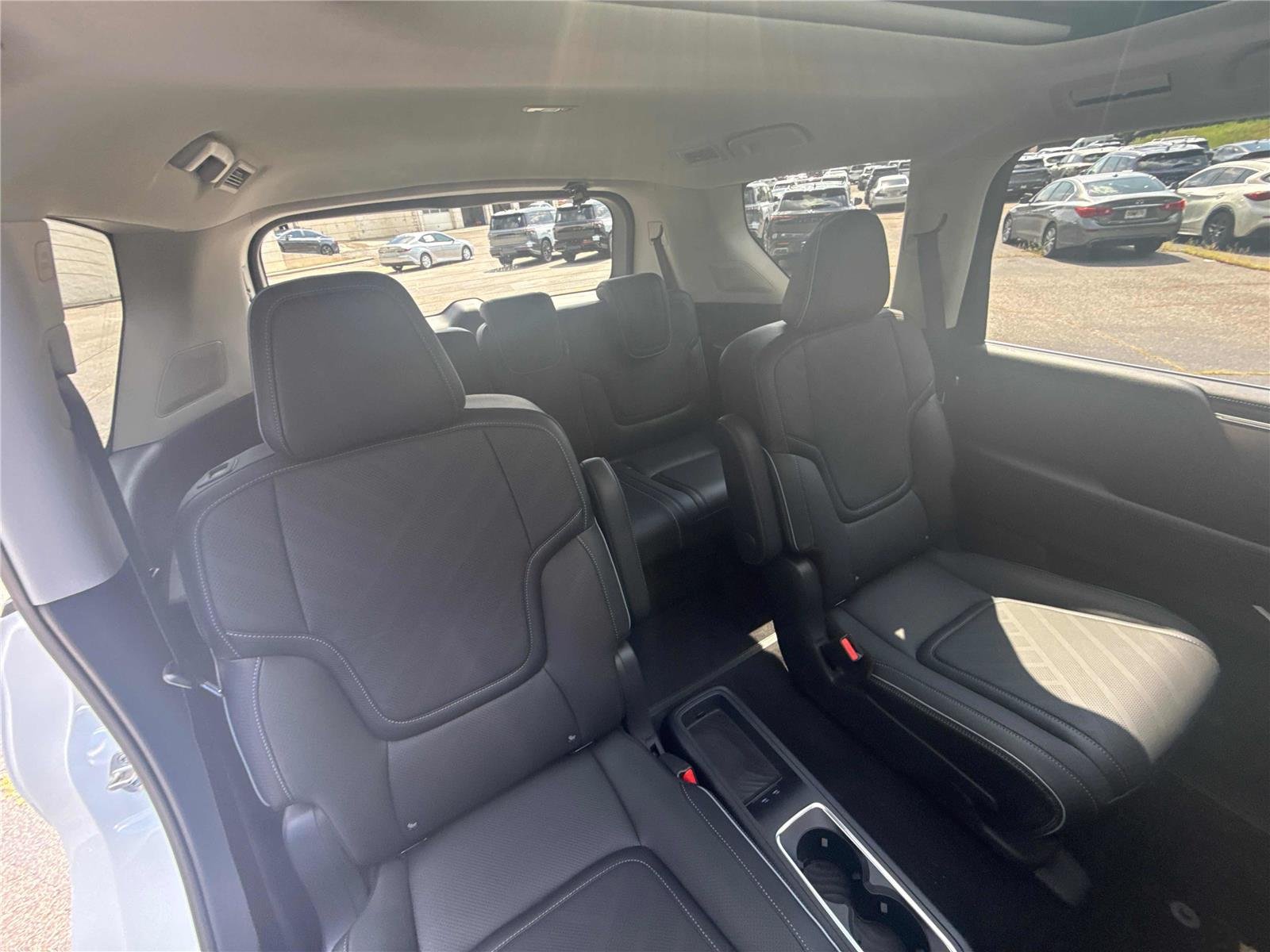 New 2027 RADIANT WHITE INFINITI Luxe 2WD image 31