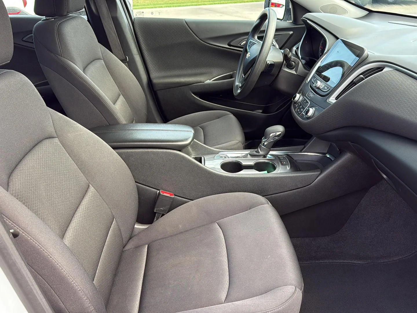 Used 2024 Summit White Chevrolet LT image 11