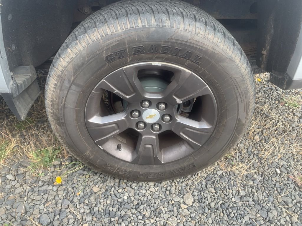 Used 2018 Silver Ice Metallic Chevrolet Z71 image 11