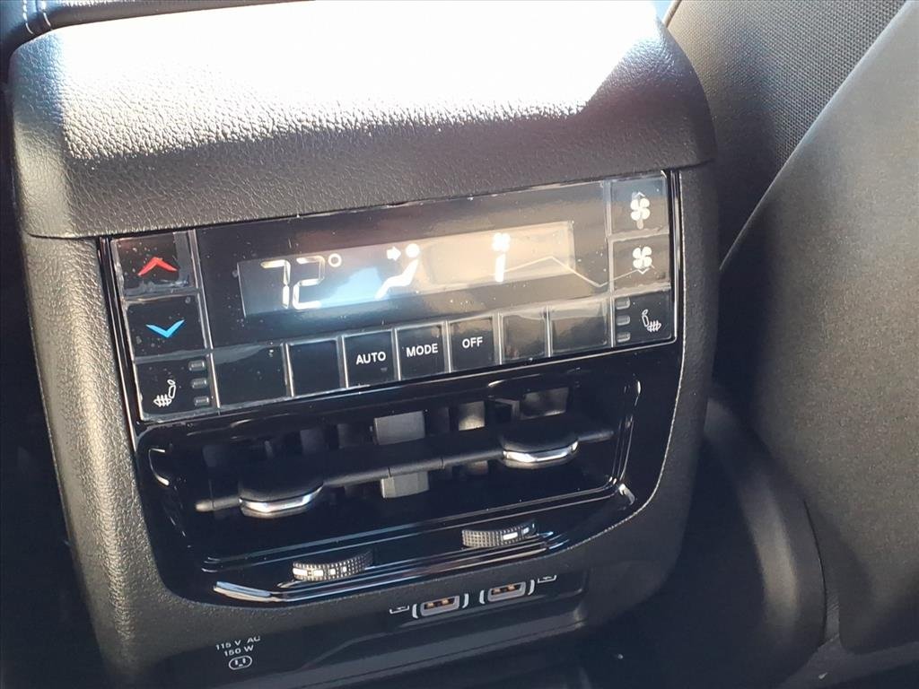 2025 Jeep Grand Cherokee Limited photo 4