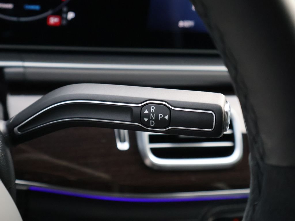 New 2026 MANUFAKTUR Moonlight White Metallic Mercedes-Benz GLE 63 S AMG® image 38