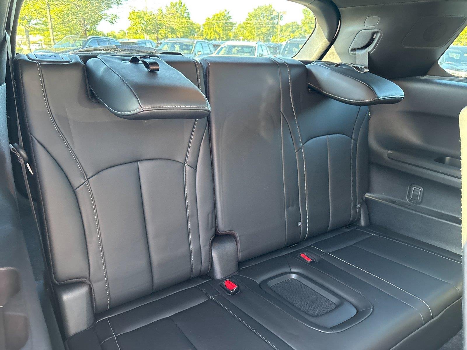 Used 2025 Majestic White INFINITI LUXE image 39
