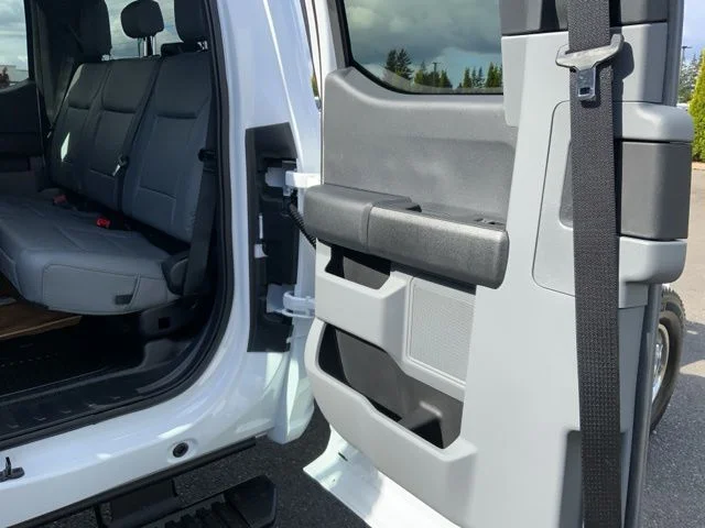 2025 Ford F-350 Super Duty Chassis Cab XL - Photo 19
