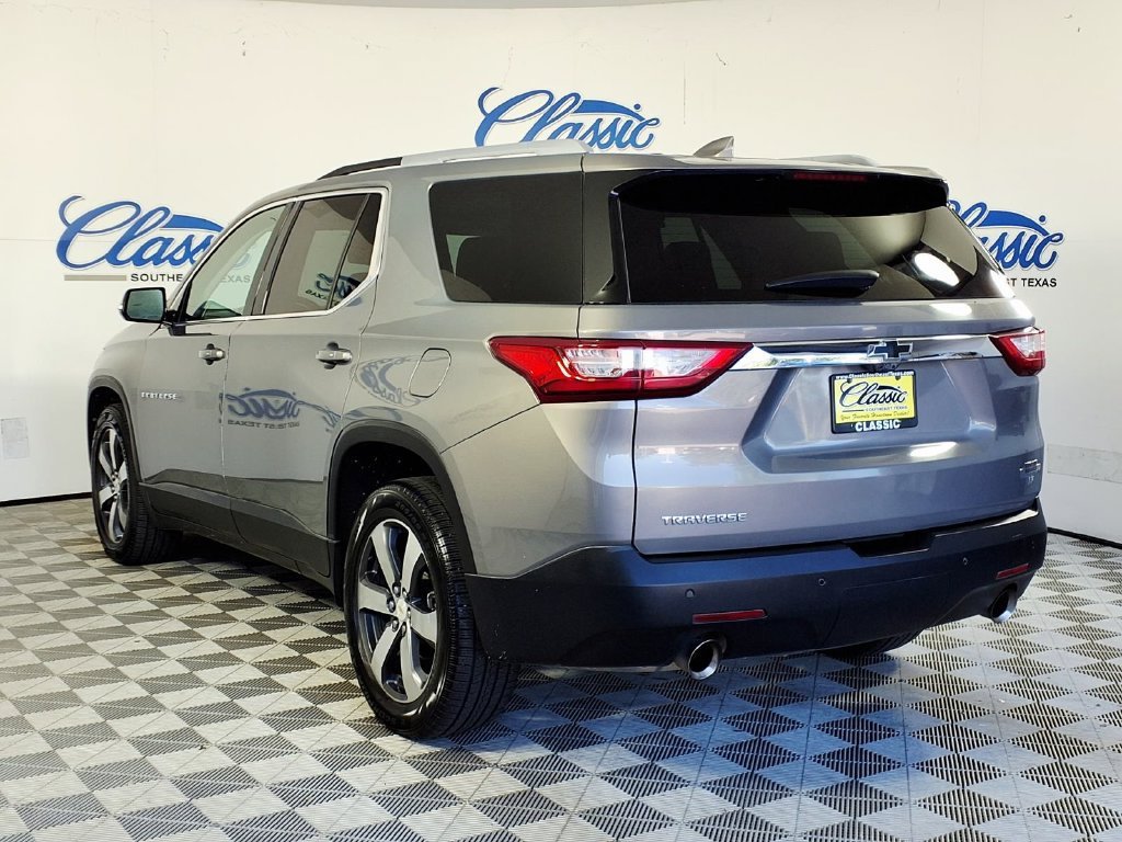 Used 2018 Chevrolet Traverse 3LT with VIN 1GNERHKW8JJ115671 for sale in Beaumont, TX