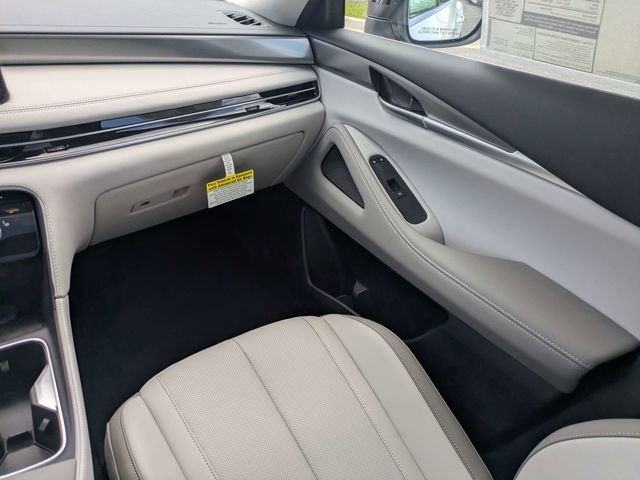 New 2027 RADIANT WHITE INFINITI Pure FWD image 18