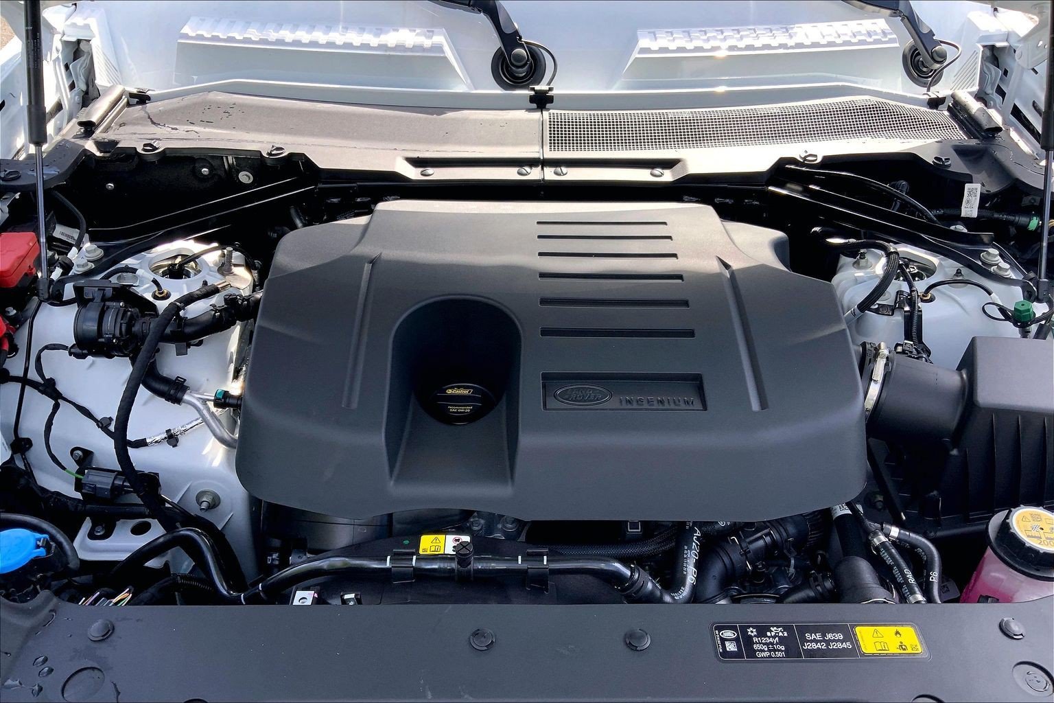 New 2026 Fuji White Land Rover X-Dynamic SE image 16