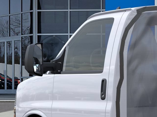New 2025 Summit White Chevrolet 1WT image 12