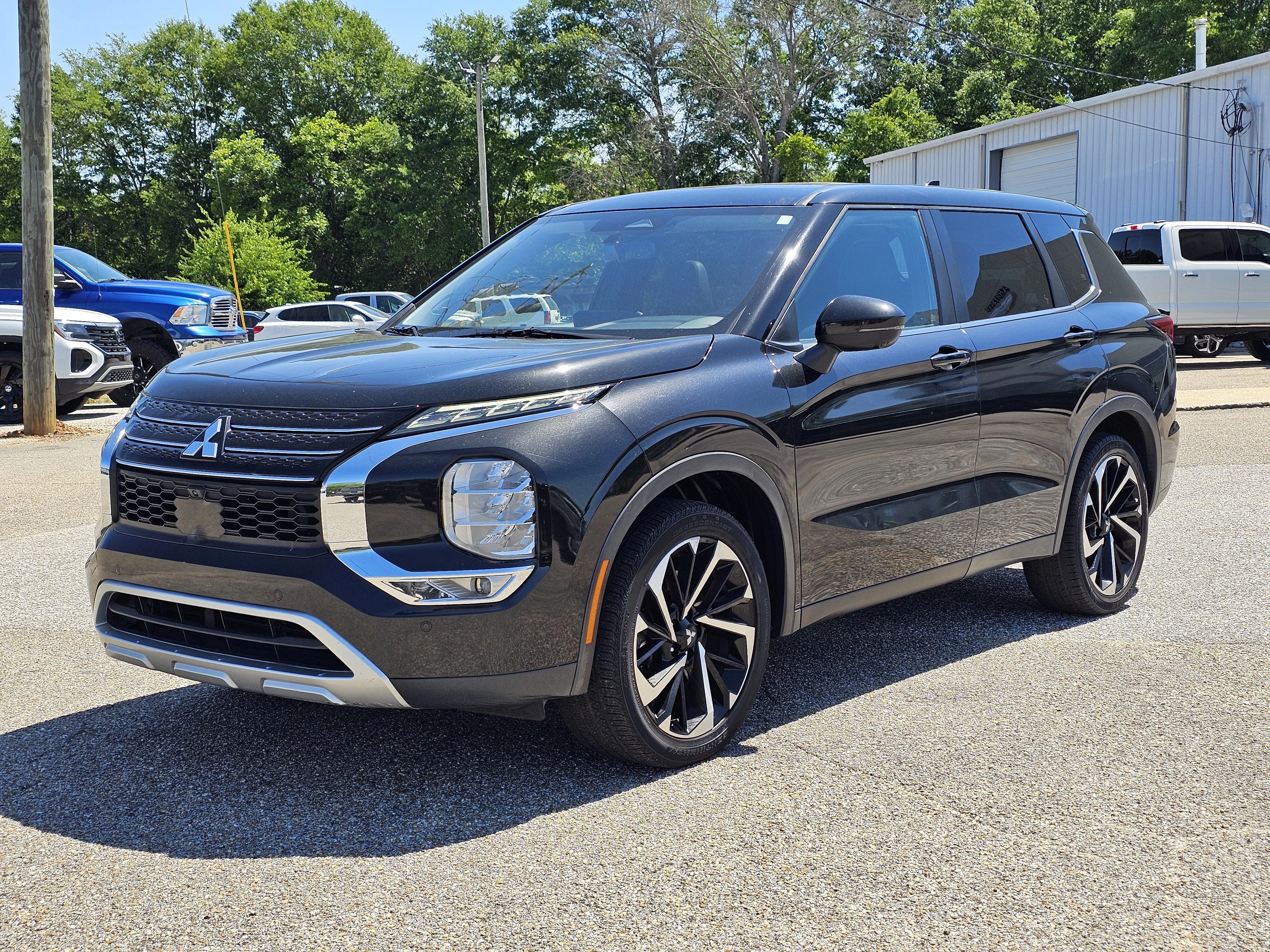 2022 Mitsubishi Outlander SE FWD's photo