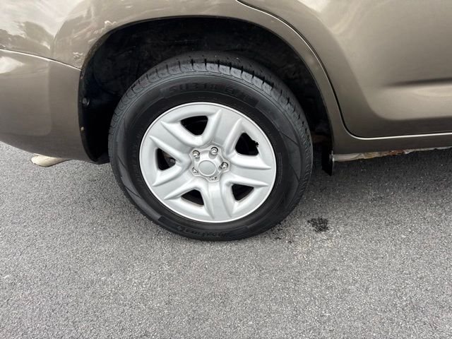 Used 2011 Brown Toyota Base image 11