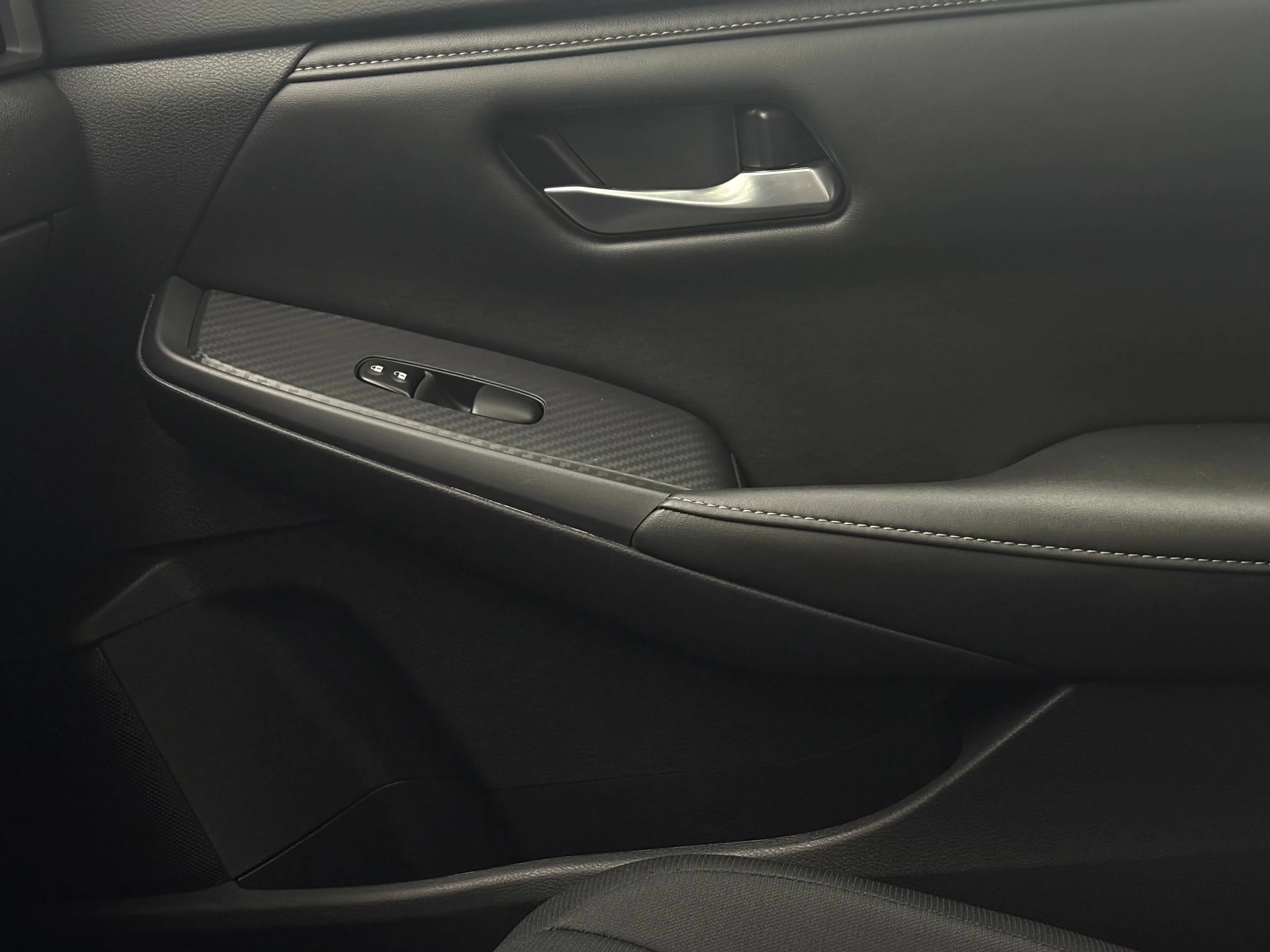 Used 2023 Silver Nissan S image 36