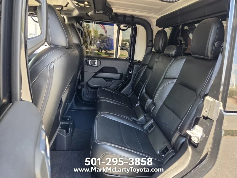 Used 2022 Black Clearcoat JEEP OVERLAND 4X4 image 10