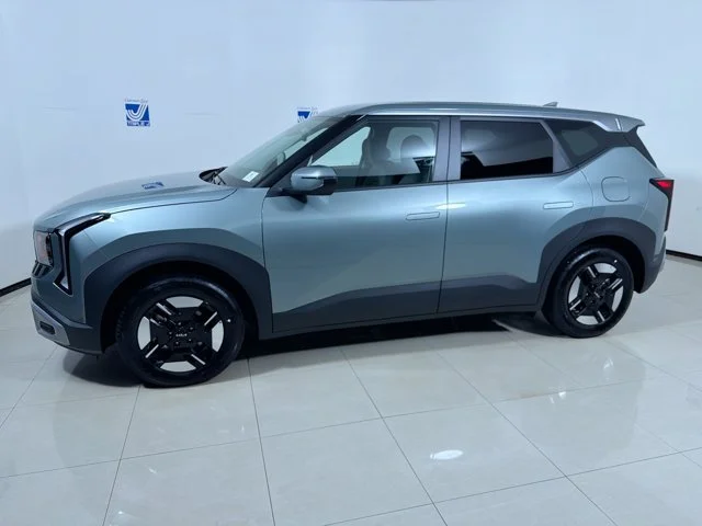 New 2027 ICEBERG GREEN Kia LX image 4