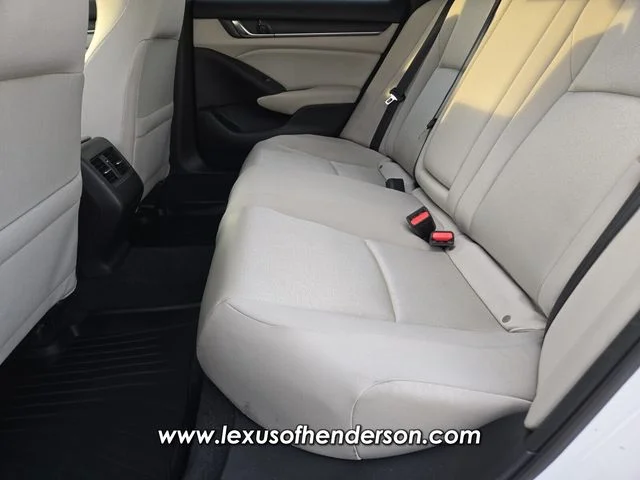 Used 2018 White Honda EX image 12