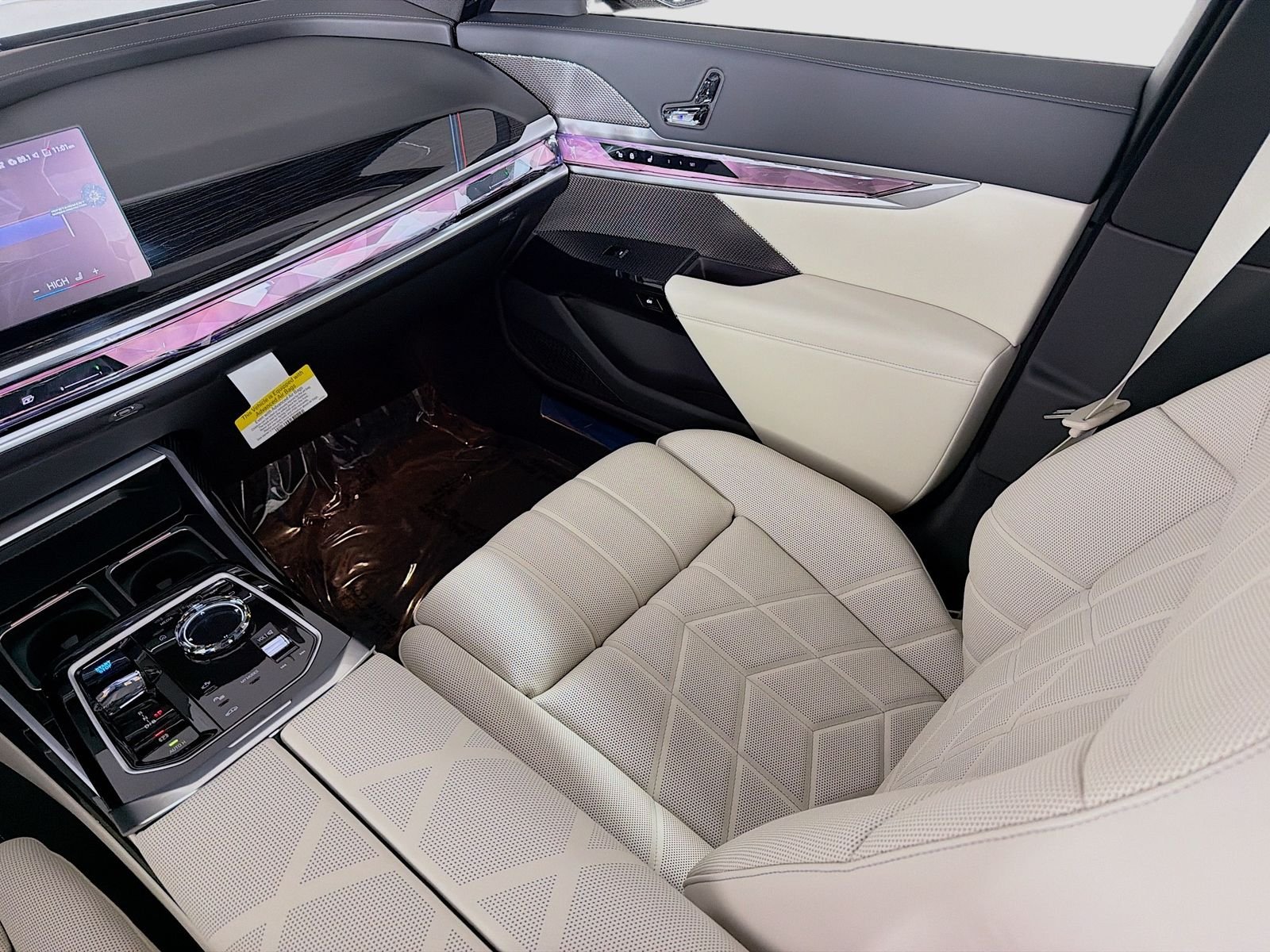 New 2026 Dravit Grey Metallic BMW xDrive60 image 24