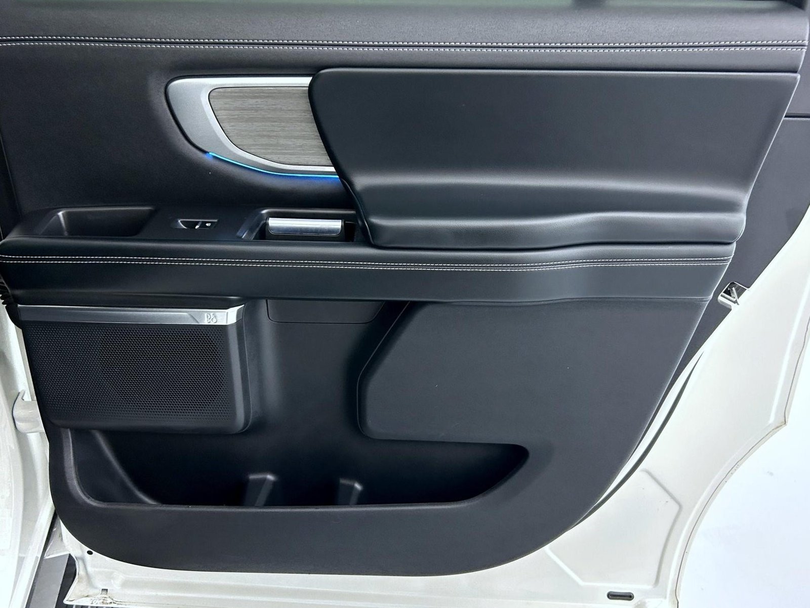 Used 2025 White Ford Platinum image 19