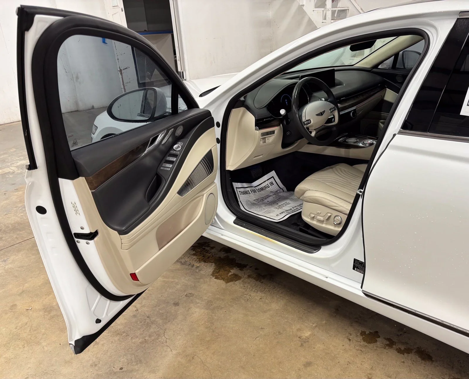 Used 2021 White Genesis 3.5T image 21