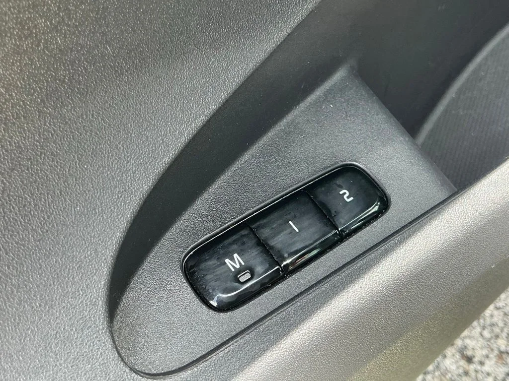 Used 2023  Polestar Long Range Dual Motor image 18