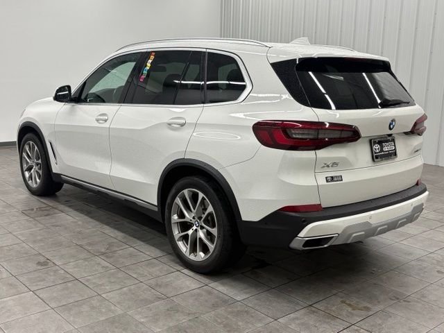 Used 2022 White BMW xDrive40i image 4
