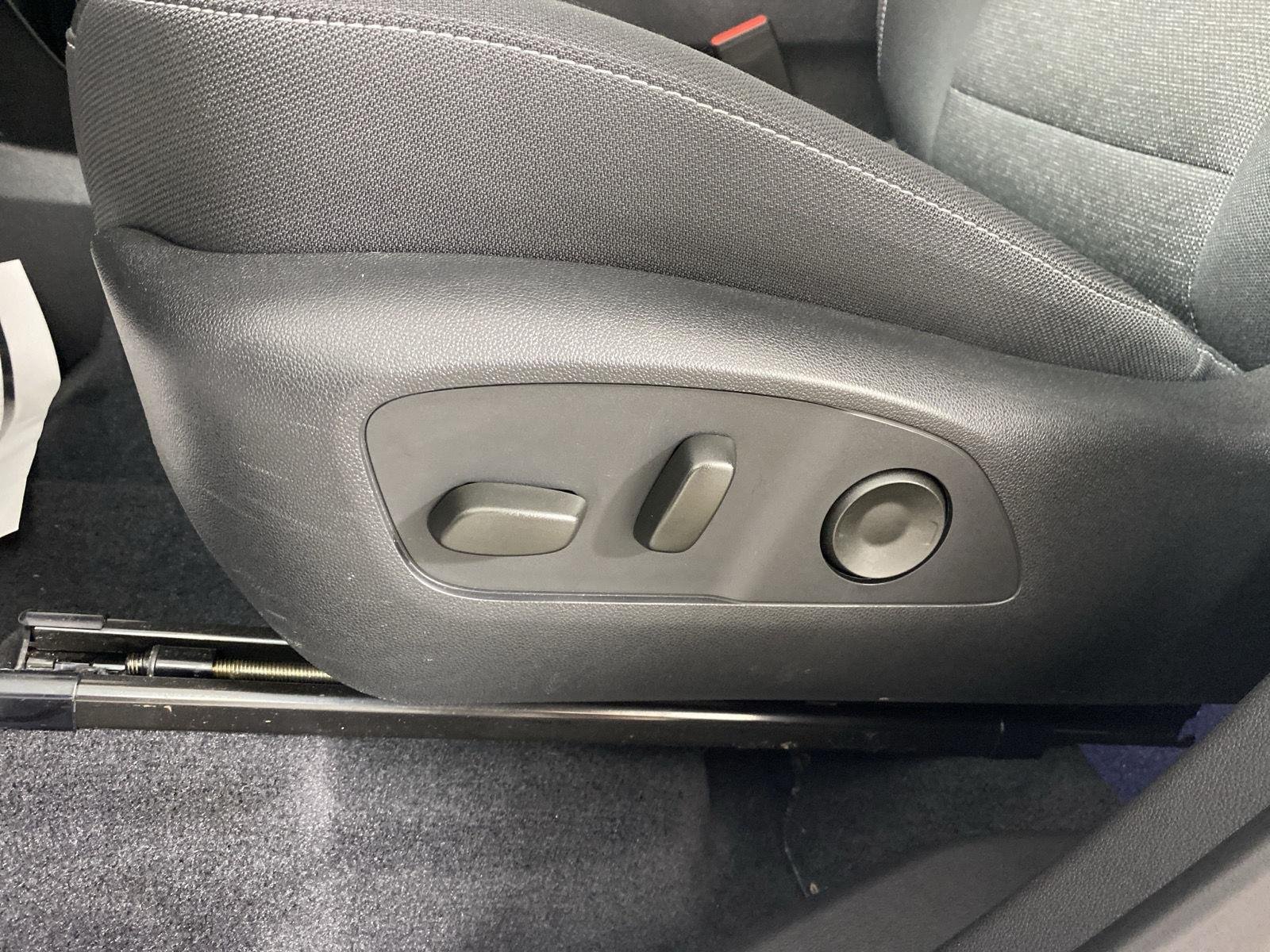Used 2025 Summit White Chevrolet LT image 14