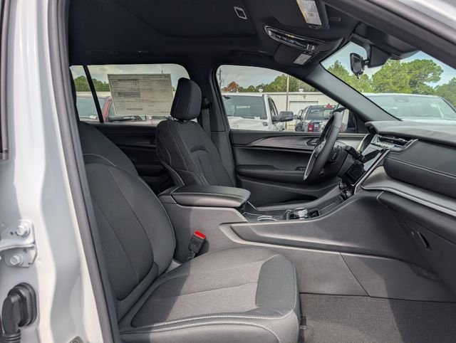New 2026 Bright White Clearcoat Jeep Laredo image 32