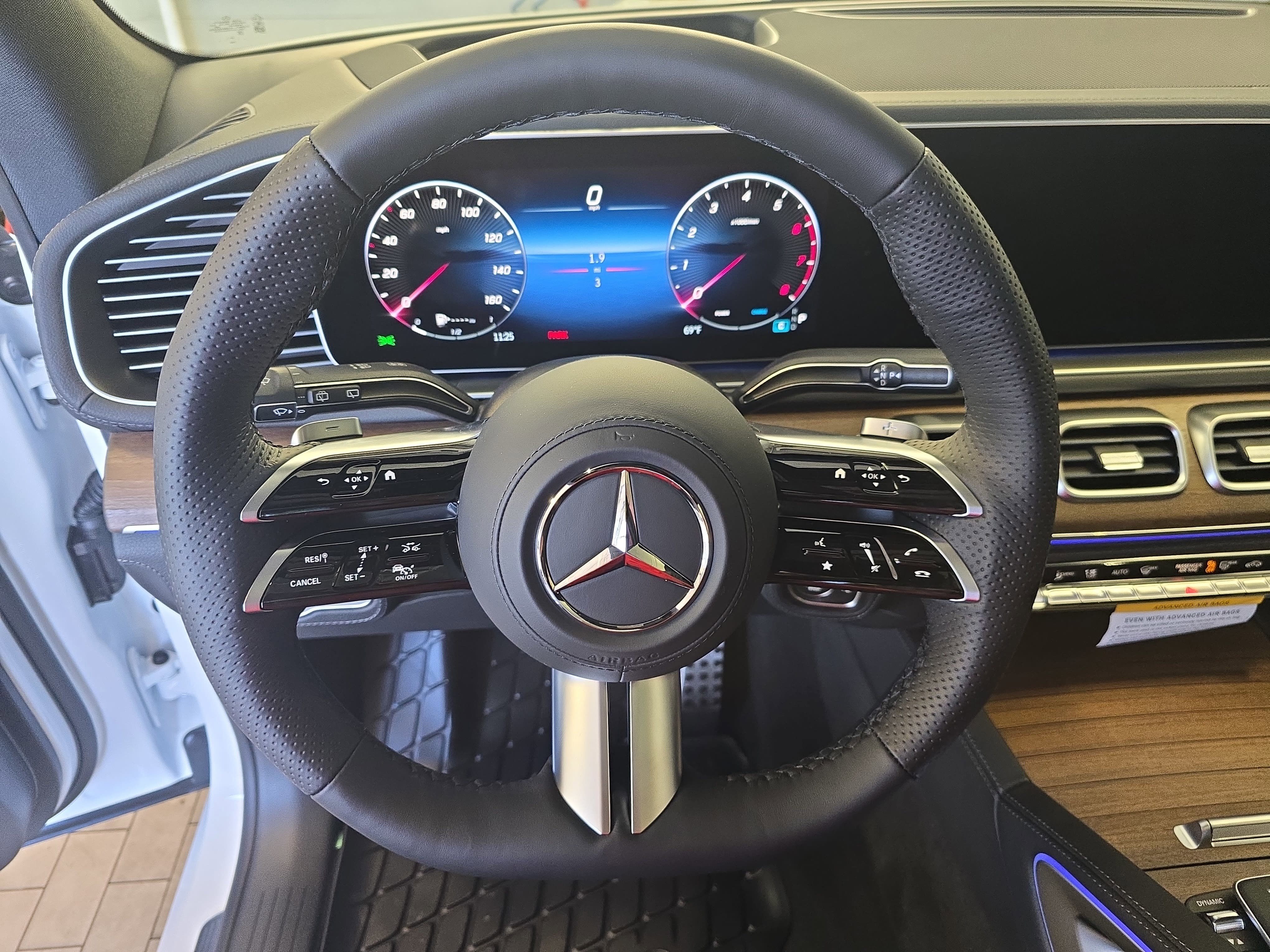 New 2026 MANUFAKTUR Moonlight White Metallic Mercedes-Benz GLE450 image 18