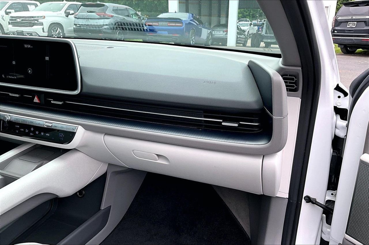 Used 2025 Serenity White Hyundai SEL image 28