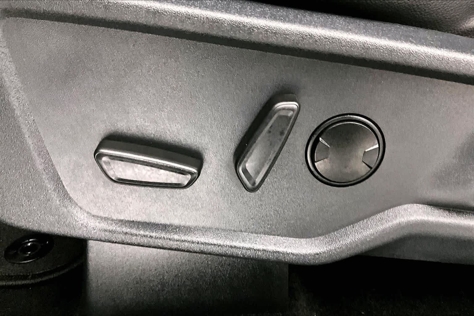 Used 2025 Shadow Black Ford Badlands image 30