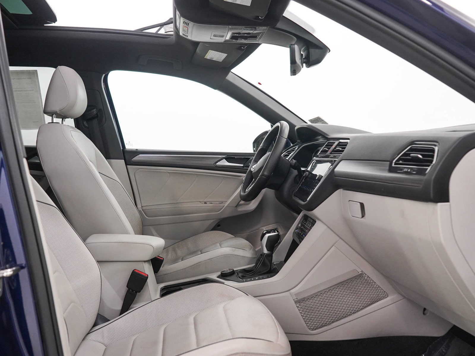 Used 2024  Volkswagen SEL R-Line image 13