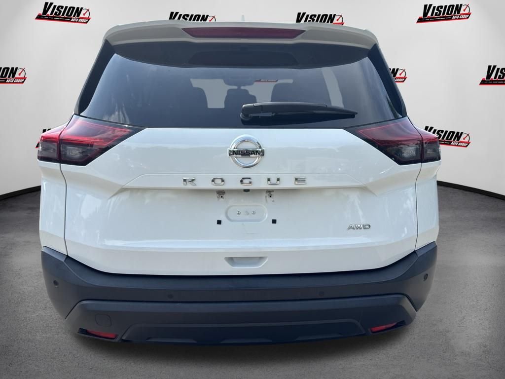 Used 2021 White Nissan S image 6