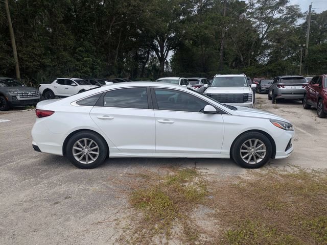 Used 2019 White Hyundai SE image 2