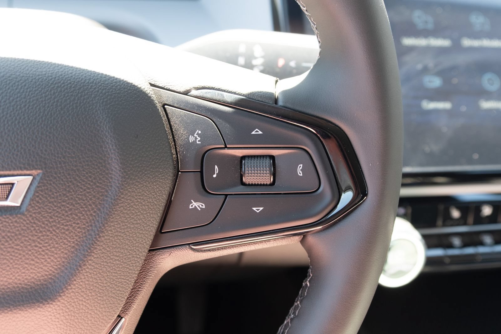 New 2027 Summit White Chevrolet LT image 7