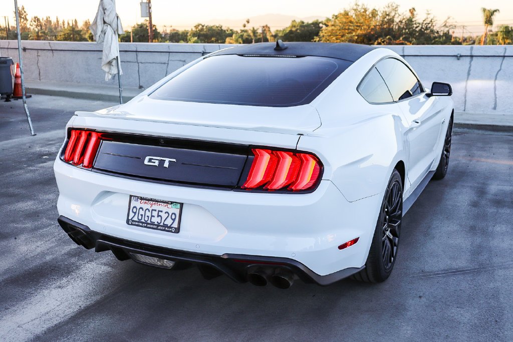 Used 2020 Oxford White Ford GT Premium image 9