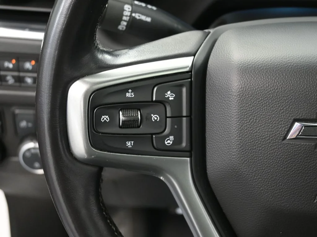 Used 2023 White Chevrolet Z71 image 33