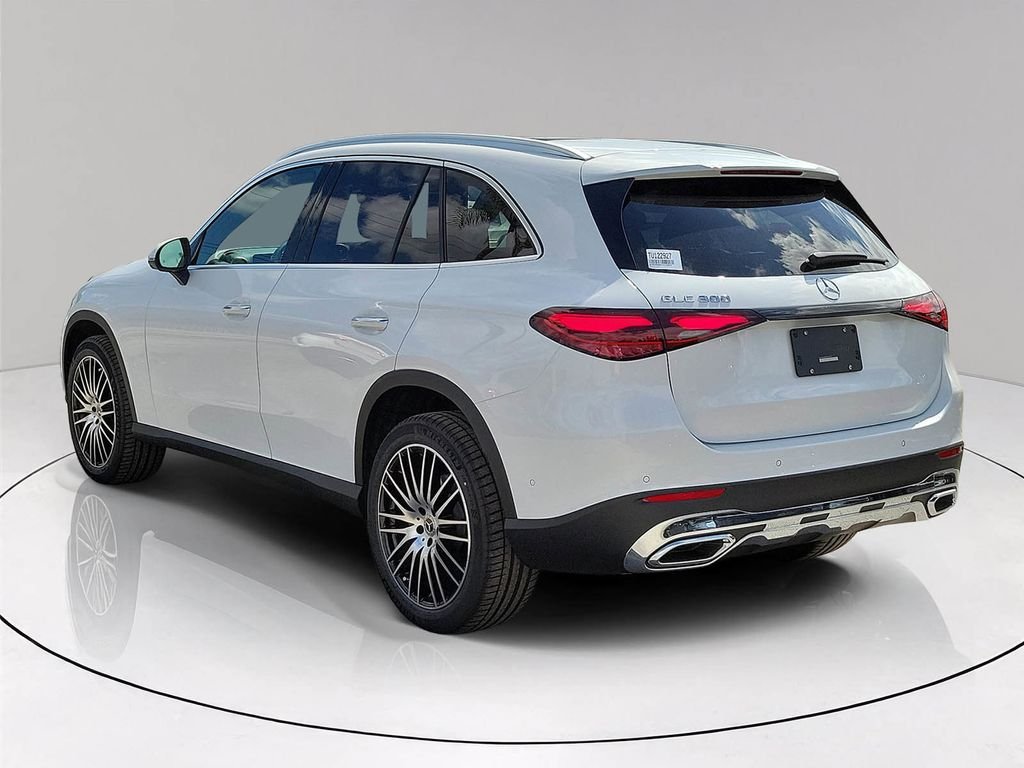 New 2026 MANUFAKTUR Moonlight White Metallic Mercedes-Benz GLC 300 image 4
