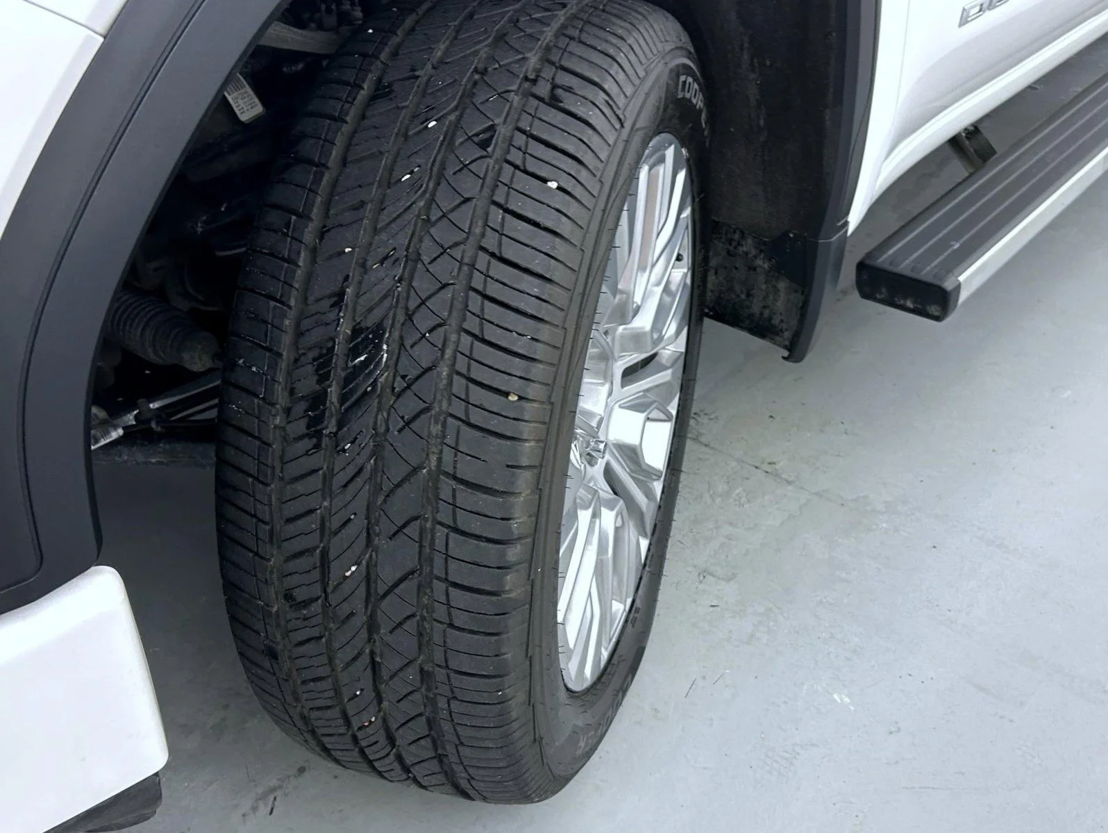 Used 2021 White GMC Denali image 25