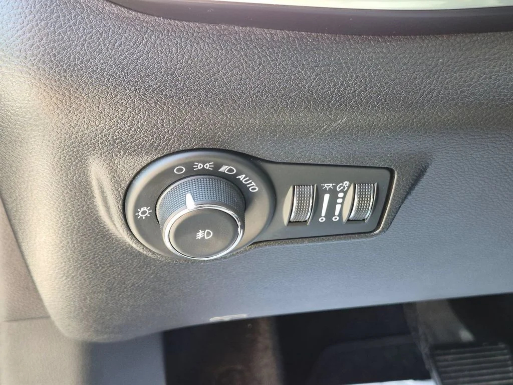 Used 2024 Gray Jeep Latitude image 14