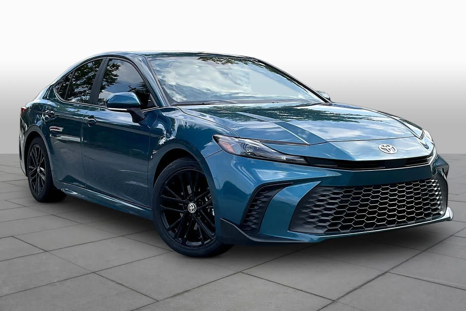 Used 2025 Ocean Gem Toyota SE image 3