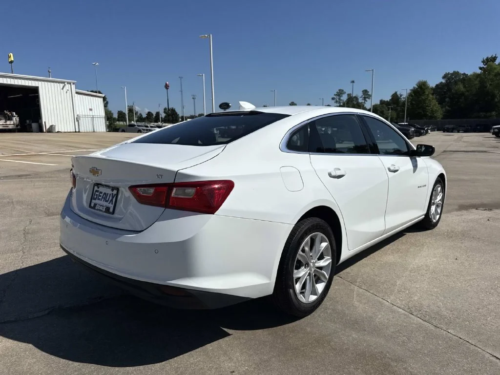 Used 2025 White Chevrolet LT image 19