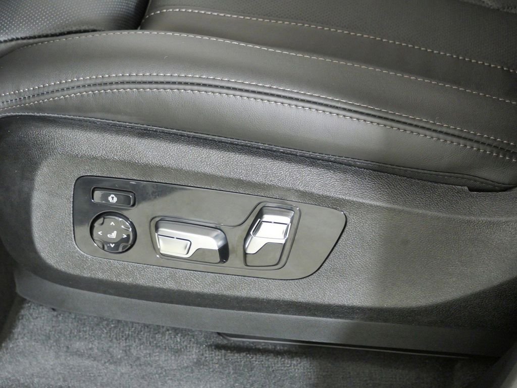 New 2026 Black Sapphire Metallic BMW xDrive40i image 39