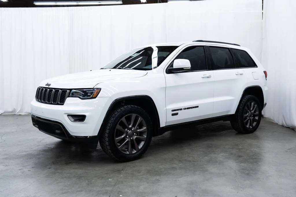 Used 2016 White Jeep Limited image 3