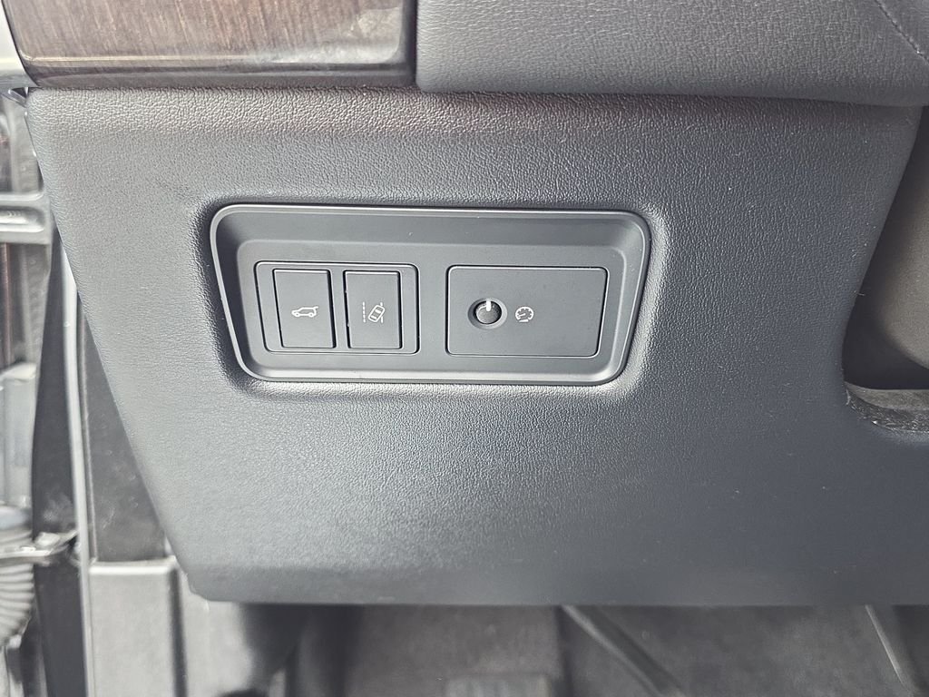 Used 2017 Black Land Rover 5.0L V8 Supercharged image 27