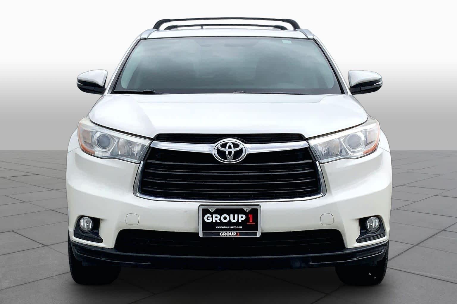 Used 2016 Blizzard Pearl Toyota XLE image 4